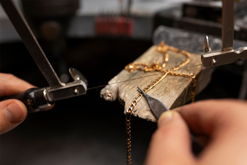 كيف تبرز كمصمم مجوهرات مميز