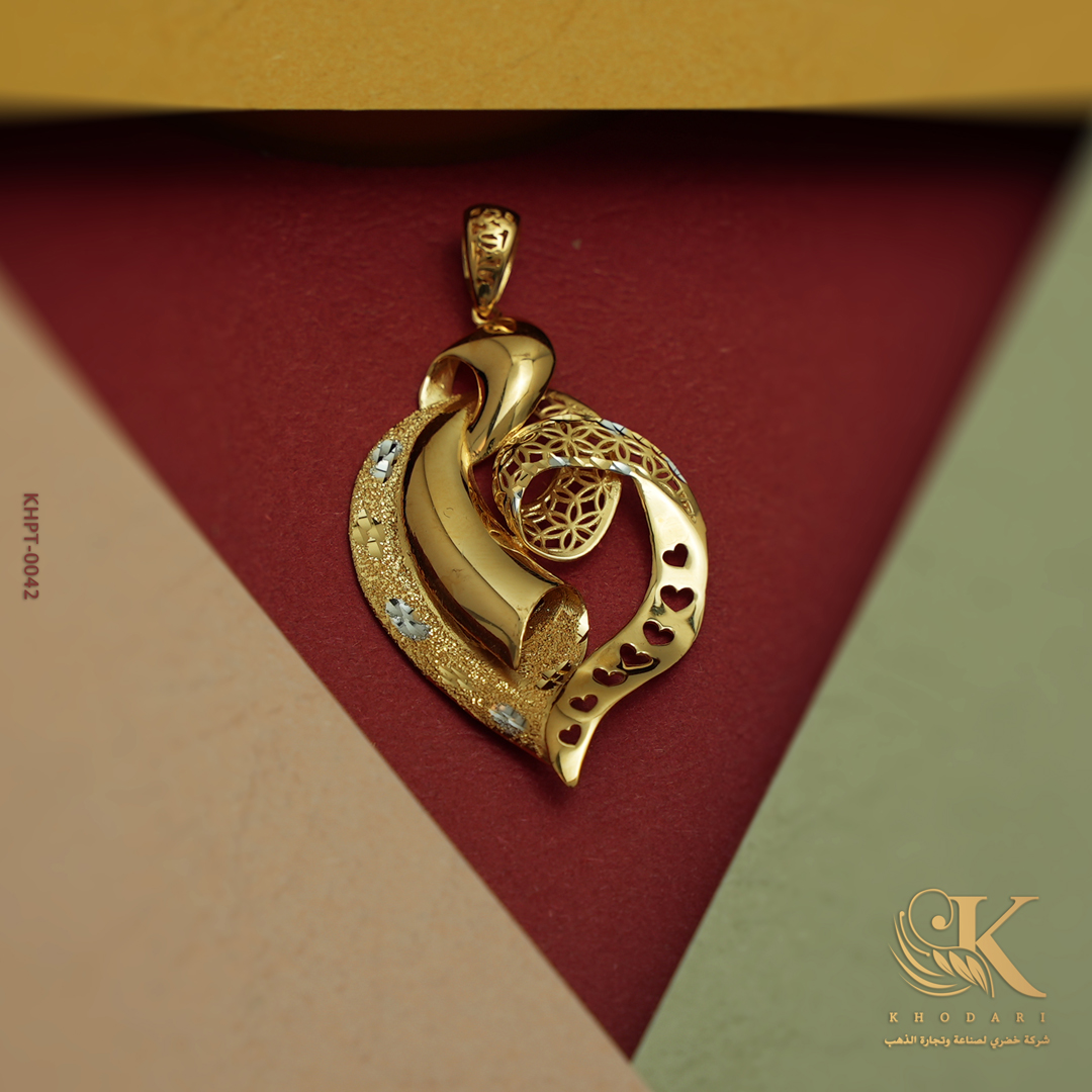 قلادة ذهبية - لواحة