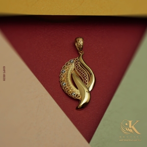 قلادة ذهبية - لواحة