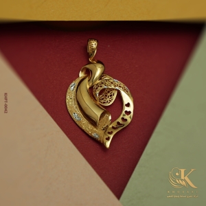 قلادة ذهبية - لواحة