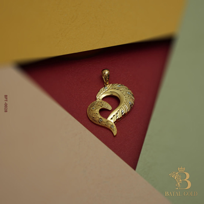 قلادة ذهبية - لواحة